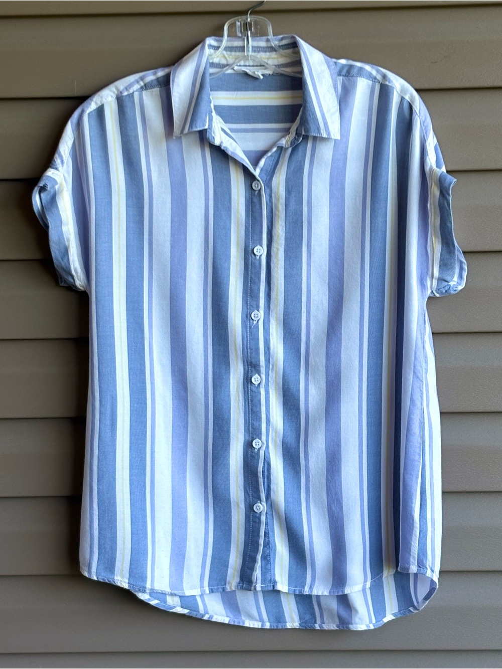 beachlunchlounge Vertical Stripe Short-Sleeve Button-Down in Blue, White, Cream